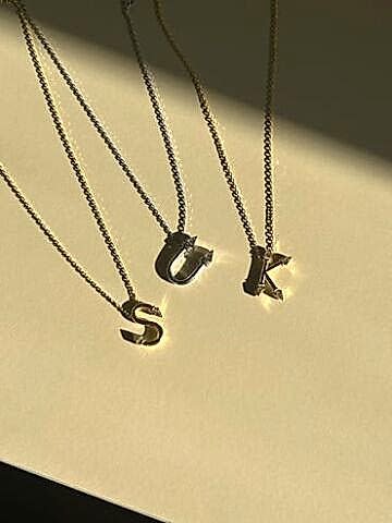 Taşlı Harf Charmlı Plaka kolye- 925 Ayar Gümüş