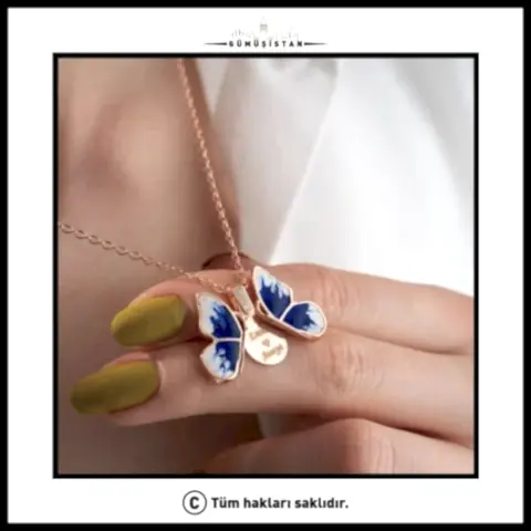 Kişiye Özel İsimli Kanatları Açılabilen Mavi Renkli Kelebek Kolye