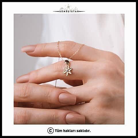 925 Ayar Gümüş Nergis Çiçeği Mart Ayı Minimal Doğum Taşı Kolyesi